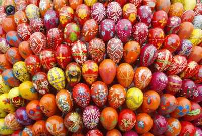 Почему на Пасху яйца красят